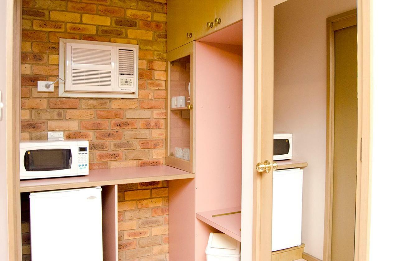 Pines Country Club Motor Inn Shepparton Zimmer foto